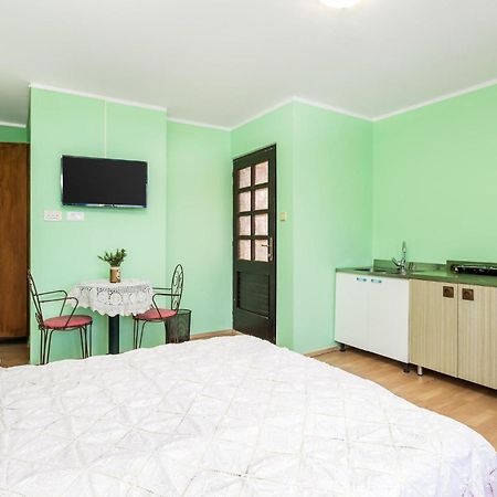 Cozy Apartment In Starigrad With House Sea View Екстер'єр фото