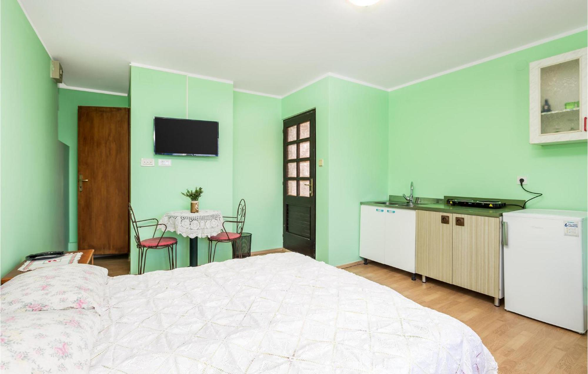Cozy Apartment In Starigrad With House Sea View Екстер'єр фото
