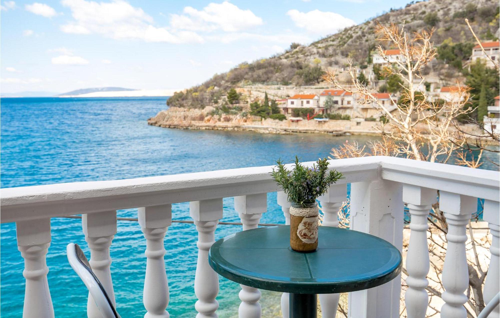 Cozy Apartment In Starigrad With House Sea View Екстер'єр фото