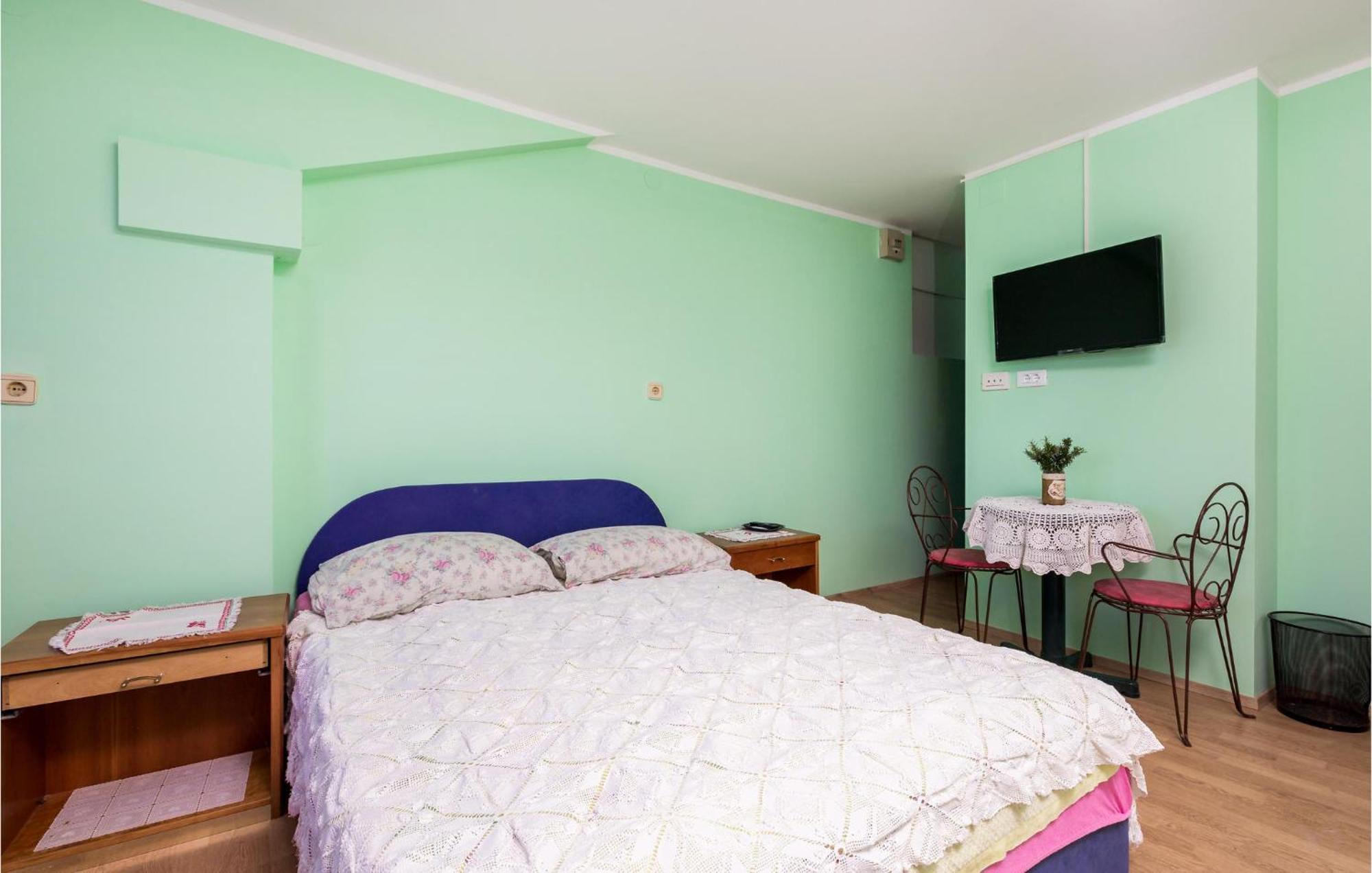 Cozy Apartment In Starigrad With House Sea View Екстер'єр фото